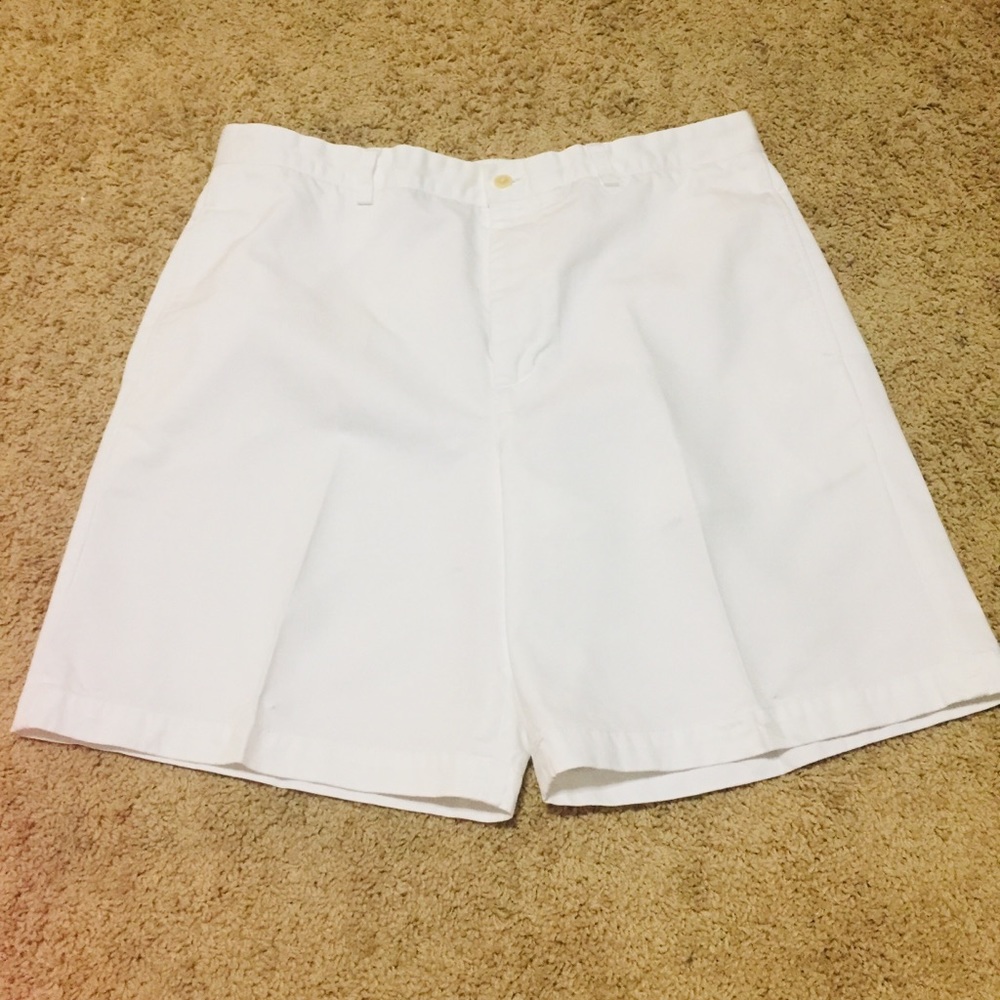 Vineyards Vines white women’s shorts 12
